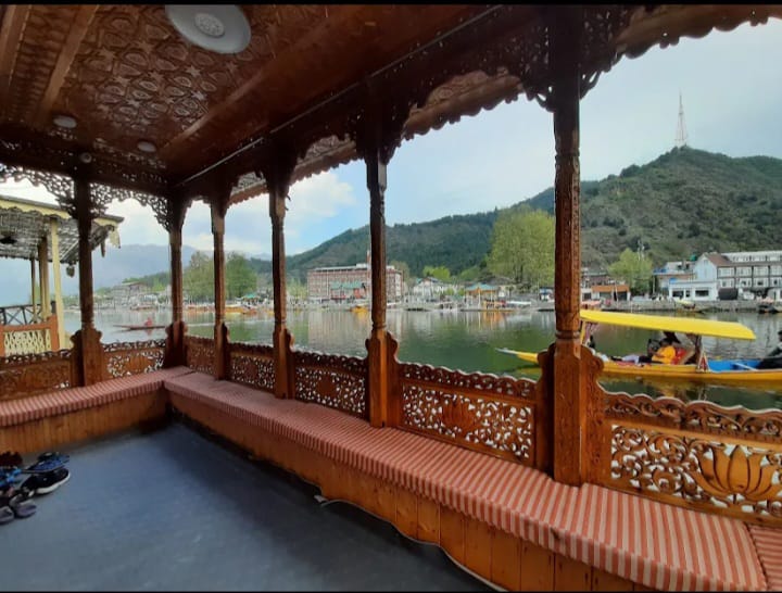 Kolu Palace Houseboat Dal Lake